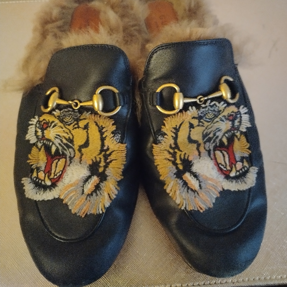 Gucci mules with fur and tiger size 36